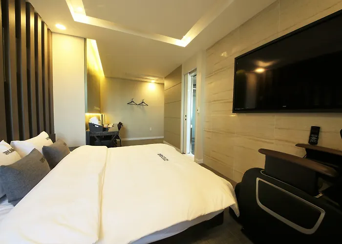 Premium Ava Hotel 2*