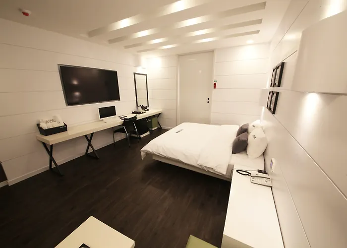 Hotel Premium Ava 2*