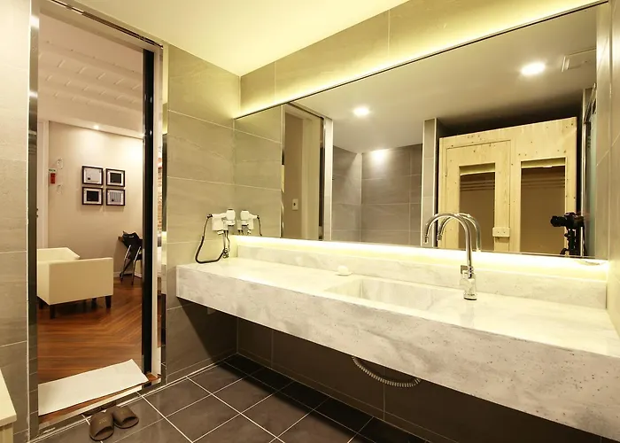 Hotel Premium Ava 2*