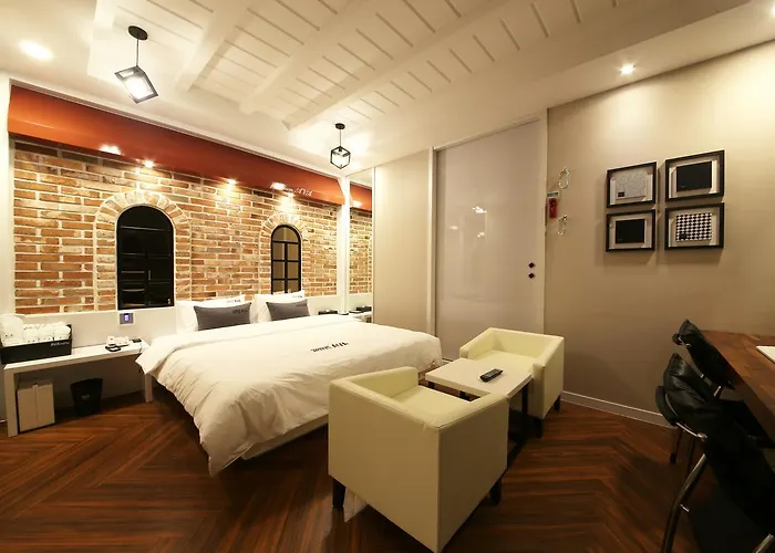 Premium Ava Hotel 2*
