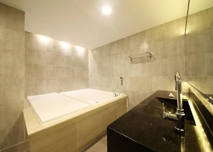 Hotel Premium Ava 2*